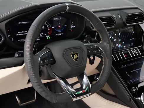 Used 2022 Lamborghini Urus AWD/4WD image 15