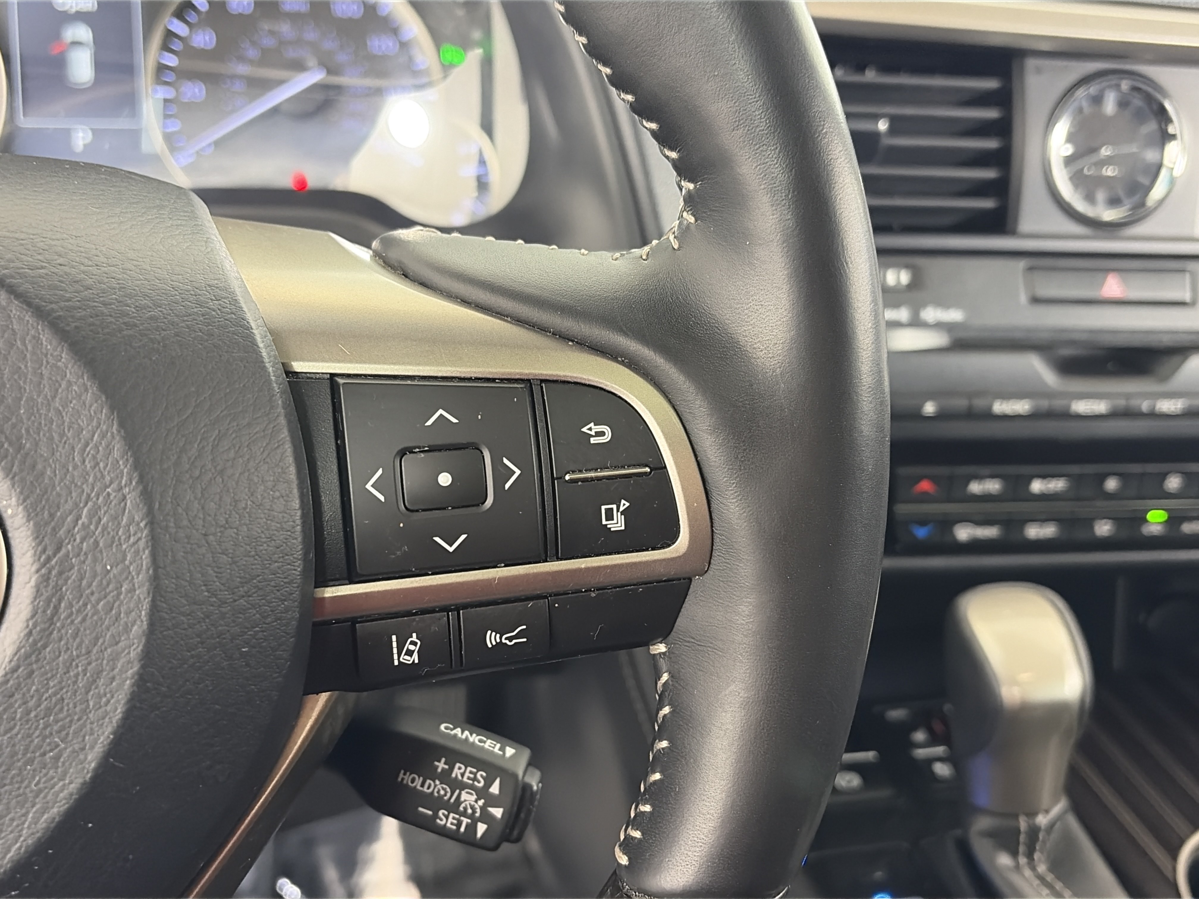Used 2019 Lexus RX 350L Luxury w/ Accessory Package AWD/4WD image 30