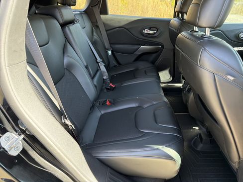 Used 2020 Jeep Cherokee Latitude Plus w/ Comfort/Convenience Group image 15