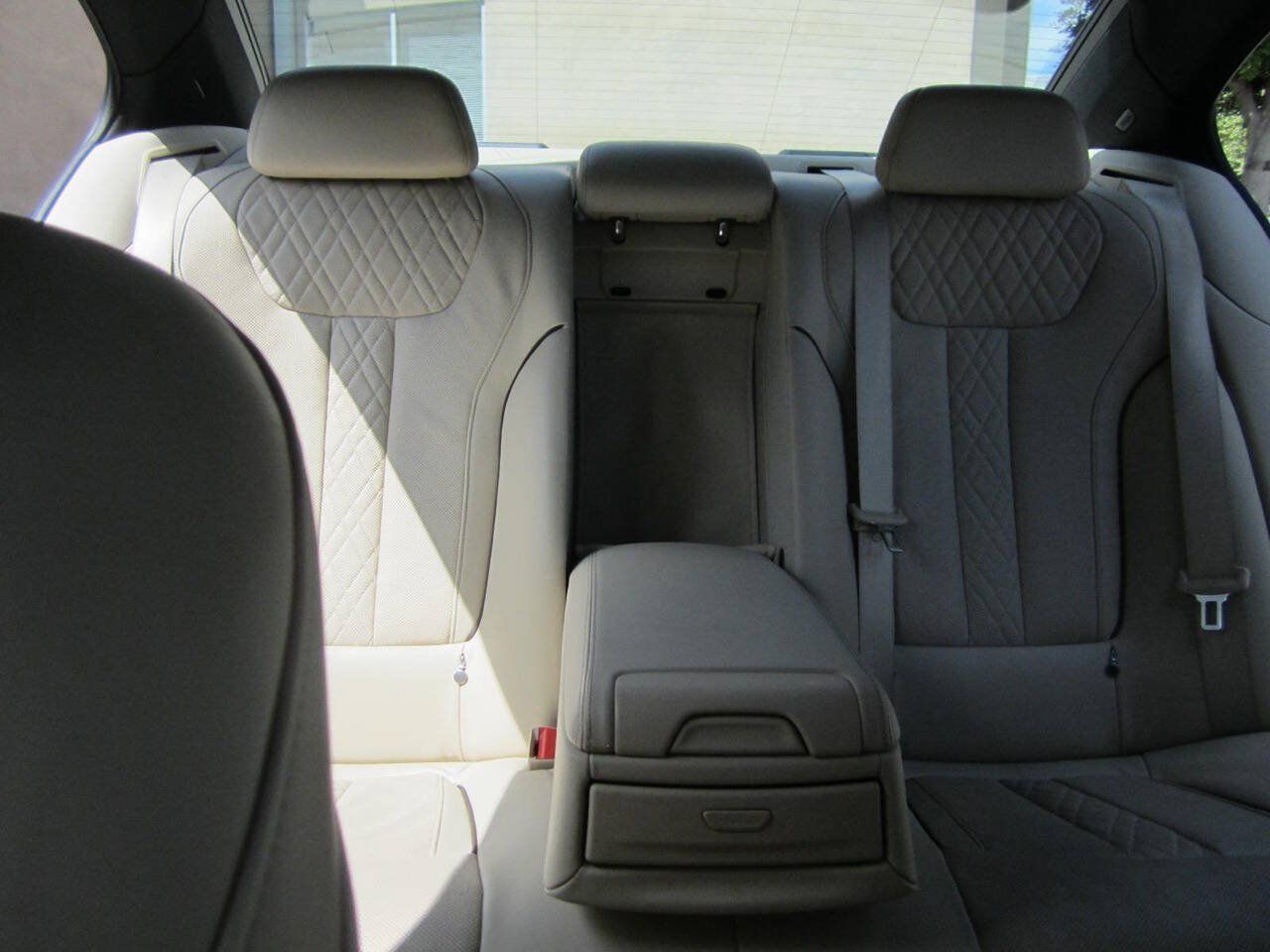Used 2020 BMW 740i w/ Premium Package RWD image 21