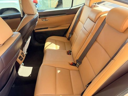 Used 2016 Lexus ES 350 w/ Premium Package w/Wood Trim image 18