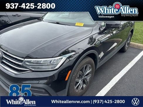 Used 2023 Volkswagen Tiguan SE w/ Panoramic Sunroof Package AWD/4WD image 1