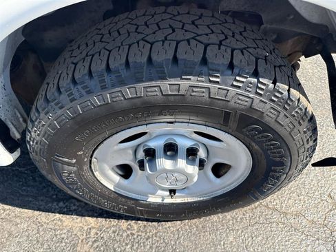 Used 2017 Chevrolet Express 2500 image 9