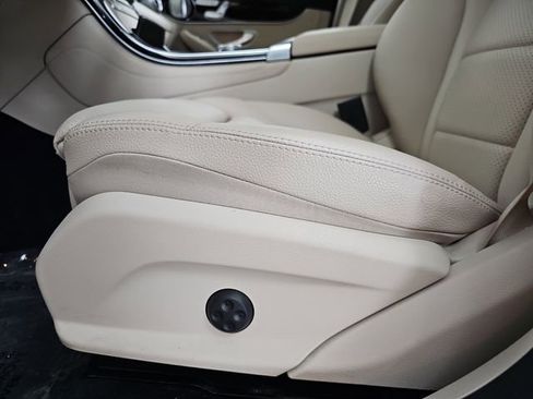 Used 2018 Mercedes-Benz GLC 300 4MATIC image 32