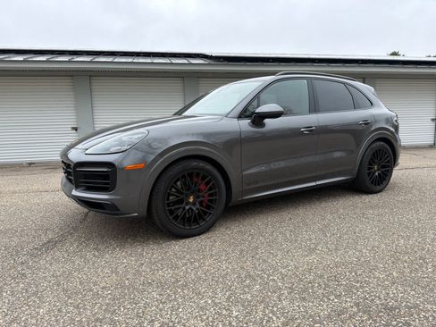 Used 2023 Porsche Cayenne GTS AWD/4WD image 2