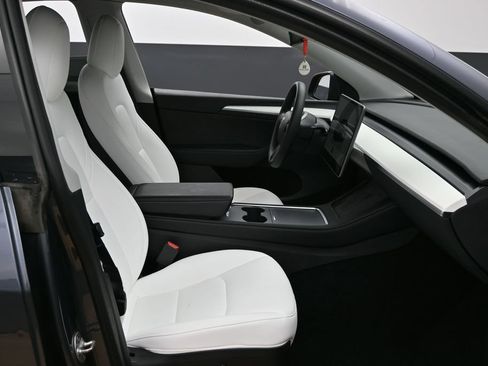 Used 2023 Tesla Model Y Long Range AWD/4WD image 17