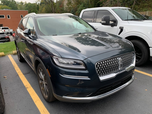 Used 2023 Lincoln Nautilus Reserve AWD/4WD image 4