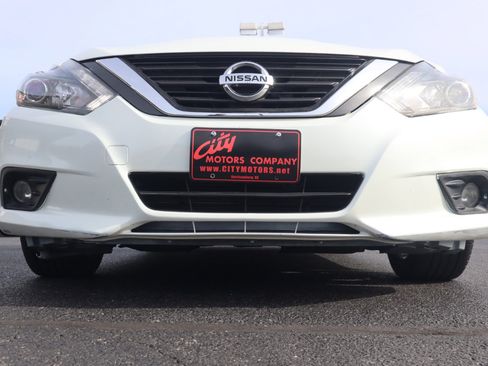 Used 2016 Nissan Altima 2.5 SR w/ LED Appearance Package image 5