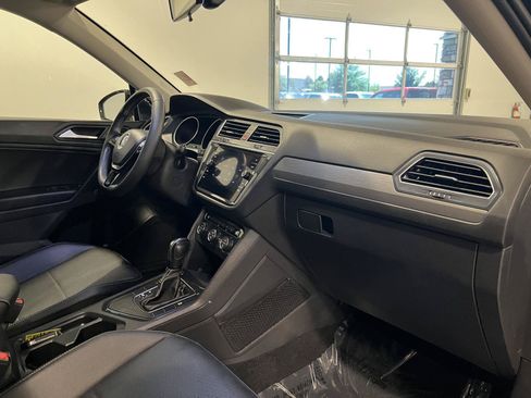 Used 2021 Volkswagen Tiguan SE FWD image 41