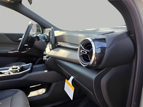 New 2026 Chevrolet Equinox LT w/ Convenience Package II image 13