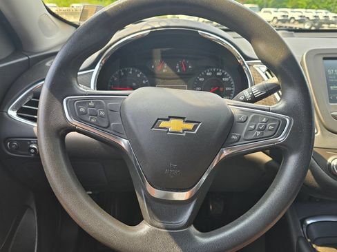 Used 2018 Chevrolet Malibu LT FWD image 19