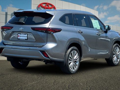Certified 2026 Toyota Highlander Platinum AWD/4WD image 3