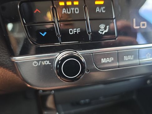 Certified 2024 Kia Seltos EX FWD image 15
