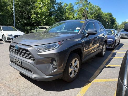 Used 2020 Toyota RAV4 XLE w/ Convenience Package AWD/4WD image 3