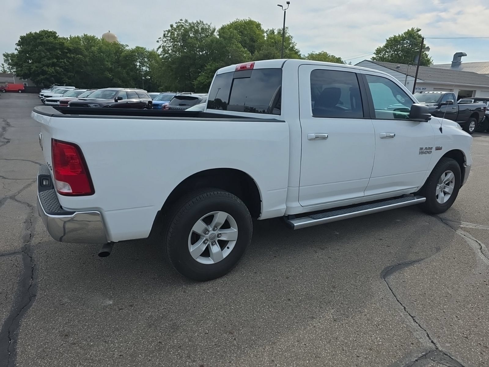 Used 2018 RAM 1500 Classic SLT AWD/4WD image 3