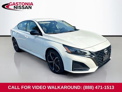 Used 2024 Nissan Altima 2.5 SR FWD image 1