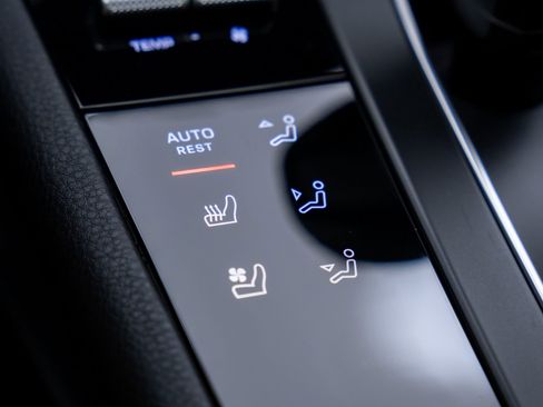 Certified 2026 Porsche Macan AWD/4WD image 27
