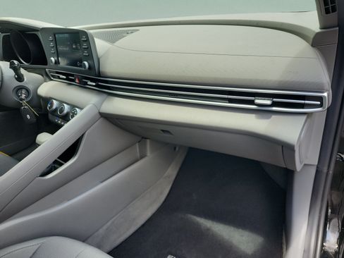 Certified 2023 Hyundai Elantra SE FWD image 19