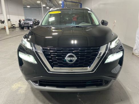 Used 2023 Nissan Rogue SV w/ SV Premium B Package image 2