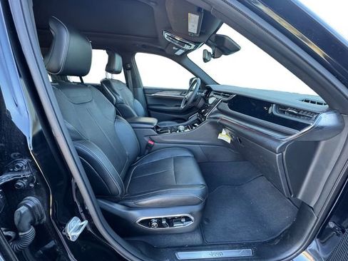 Used 2023 Jeep Grand Cherokee Overland w/ Adv Protech Group III AWD/4WD image 15