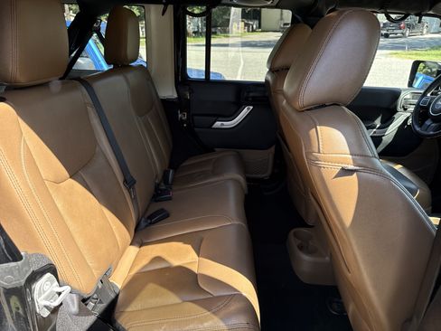 Used 2014 Jeep Wrangler Unlimited Sahara w/ Dual Top Group AWD/4WD image 20