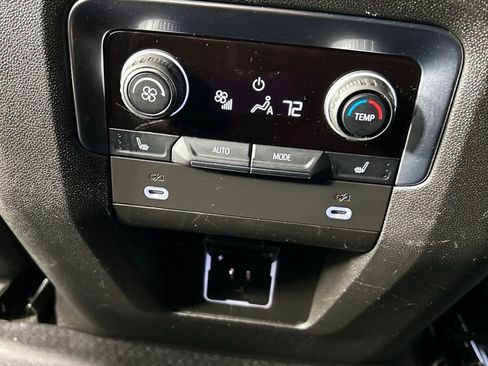 Used 2022 Chevrolet Suburban Premier image 19