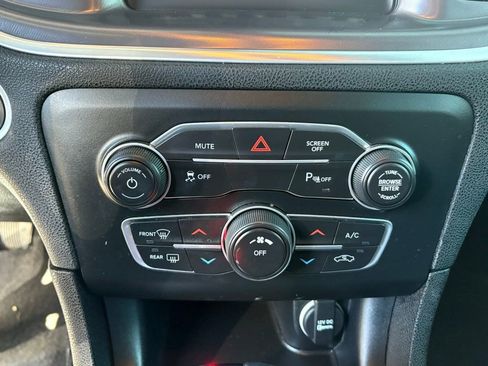 Used 2020 Dodge Charger SXT image 19
