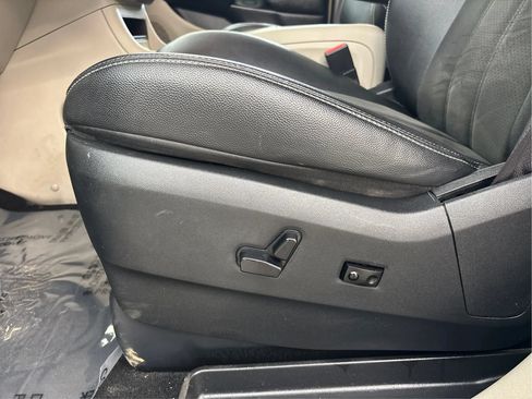 Used 2020 Dodge Grand Caravan SXT FWD image 24