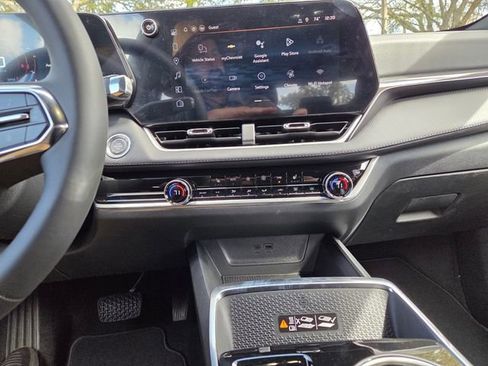 New 2026 Chevrolet Equinox LT w/ Convenience Package II image 24