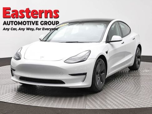 Used 2023 Tesla Model 3 Standard Range image 1