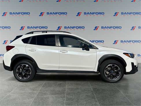 Used 2022 Subaru Crosstrek 2.0i image 6