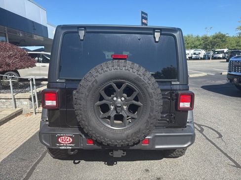Used 2024 Jeep Wrangler Willys image 7
