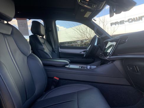 Used 2024 Jeep Wagoneer Series II w/ Convenience Group I RWD image 35