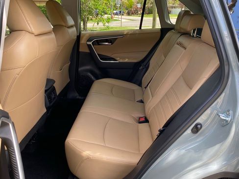 Used 2023 Toyota RAV4 XLE Premium image 41