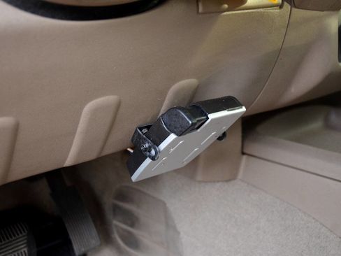 Used 2008 Nissan Frontier LE w/ Leather Pkg image 20