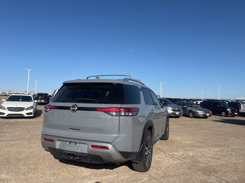 Certified 2025 Nissan Pathfinder Platinum image 21