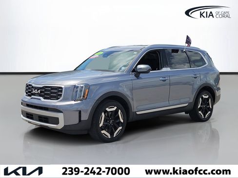 Certified 2024 Kia Telluride S FWD image 3