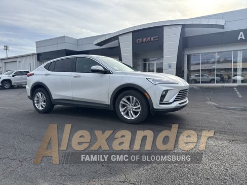 Used 2024 Buick Envista Preferred w/ Advanced Safety Package image 1