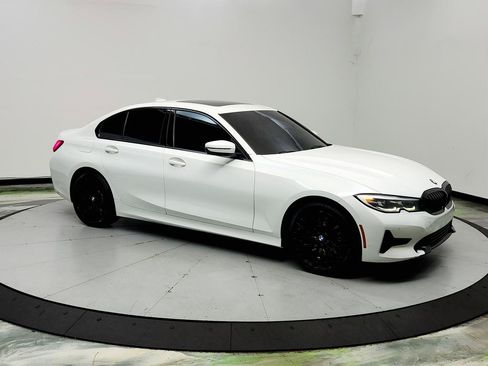 Used 2021 BMW 330i Sedan w/ Premium Package RWD image 3
