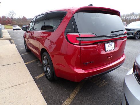 New 2026 Chrysler Pacifica Select image 12