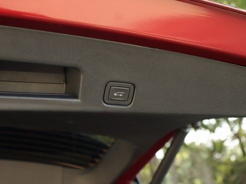 Used 2024 Chevrolet Traverse Z71 image 31