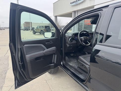 Used 2024 Chevrolet Colorado Z71 w/ Z71 Convenience Package 2 image 11