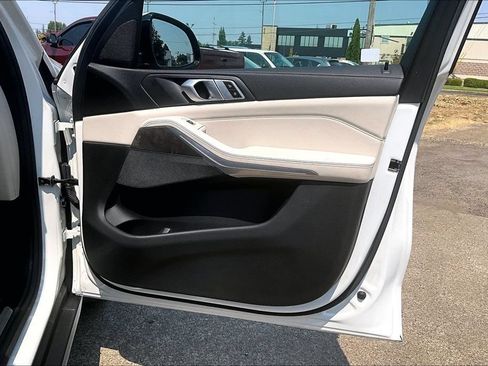 Used 2019 BMW X5 xDrive40i w/ Premium Package 2 AWD/4WD image 23