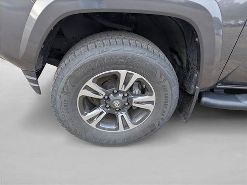 Used 2019 Toyota Tacoma TRD Sport AWD/4WD image 10
