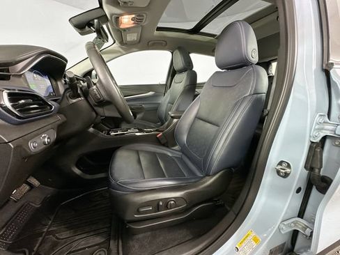 Used 2023 Chevrolet Bolt EUV Premier w/ Sun & Sound Package FWD image 4