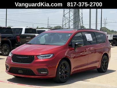 Used 2025 Chrysler Pacifica Limited