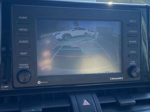 Used 2021 Toyota RAV4 LE image 19