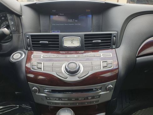 Used 2017 INFINITI Q70 3.7 w/ Sport Package RWD image 41