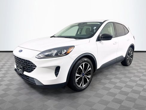 Used 2022 Ford Escape SE w/ SE Sport Appearance Package FWD image 3