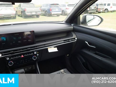 Used 2025 Hyundai Santa Cruz SEL image 18